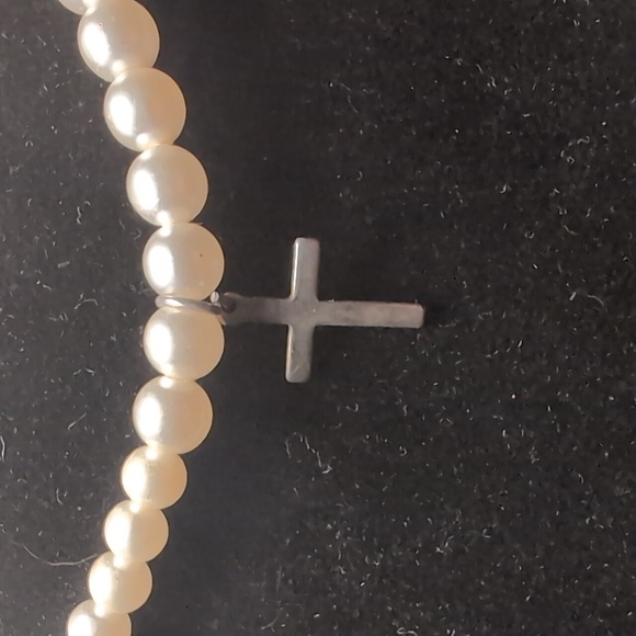White Bead Faux Pearl Necklace with Silver Tone Cross - Picture 1 of 6